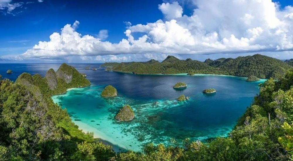 Indonesia Timur Surga kecil yang Jatuh Ke Bumi